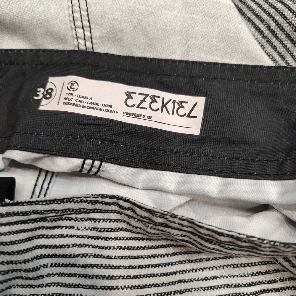 Ezekiel Board Shorts Swim Trunk Drawstring‎ Men's Sz 38 Black White Stripe Beach